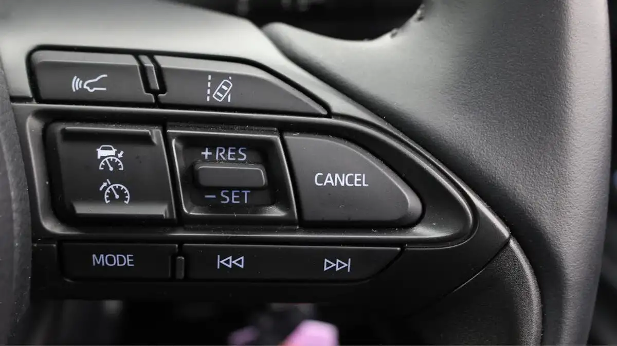 2022-toyota-yaris-15-vvt-i-icon-big-24