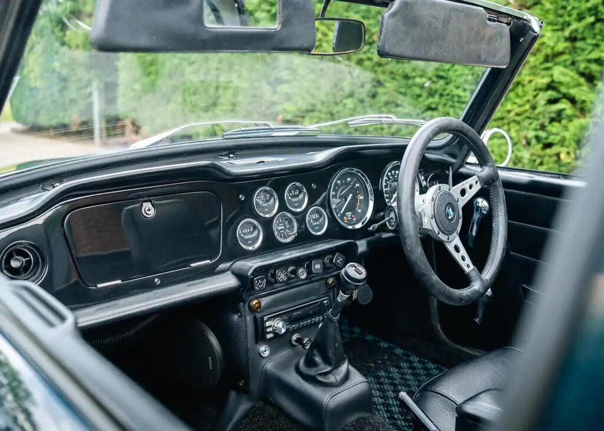 1973-triumph-tr6-roadster-rwd-big-49