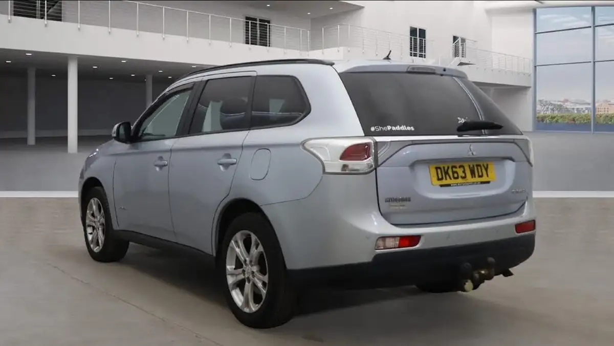 2013-mitsubishi-outlander-22di-d-gx3-7st-big-2
