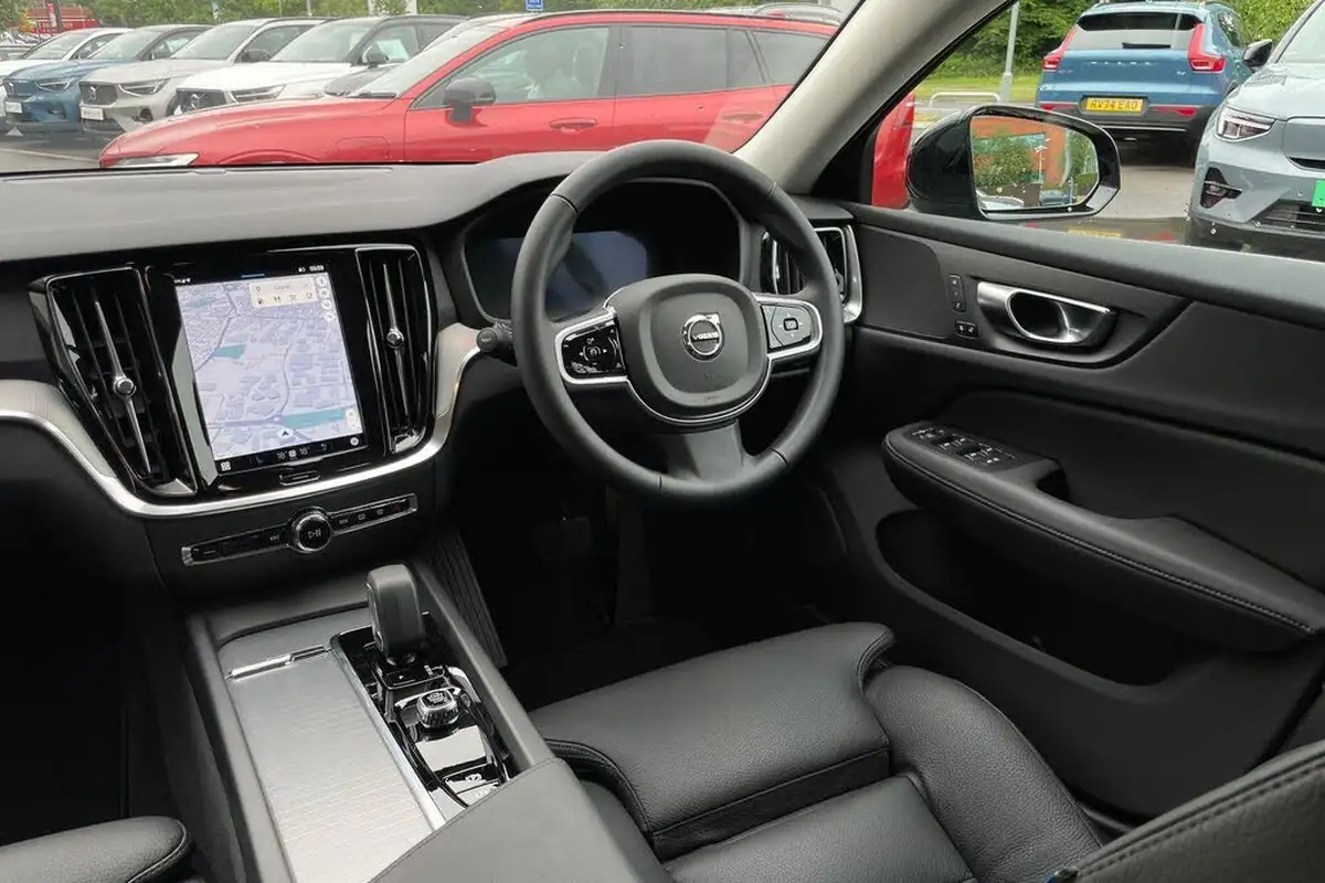 2025-volvo-v60-20-b4-plus-station-wagon-big-32