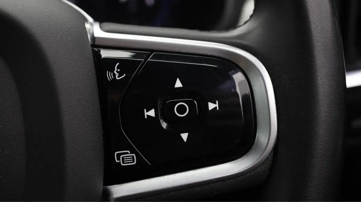 2022-volvo-v90-20td-b4-r-design-big-24