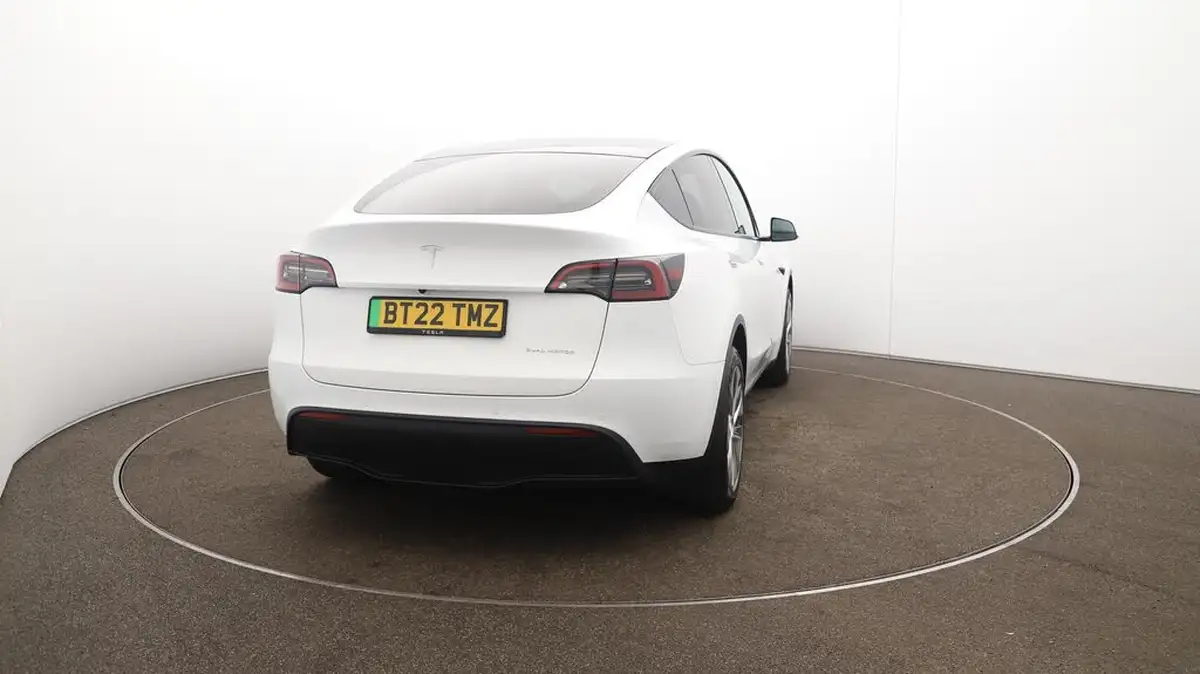 2022-tesla-model-y-e-long-range-big-58