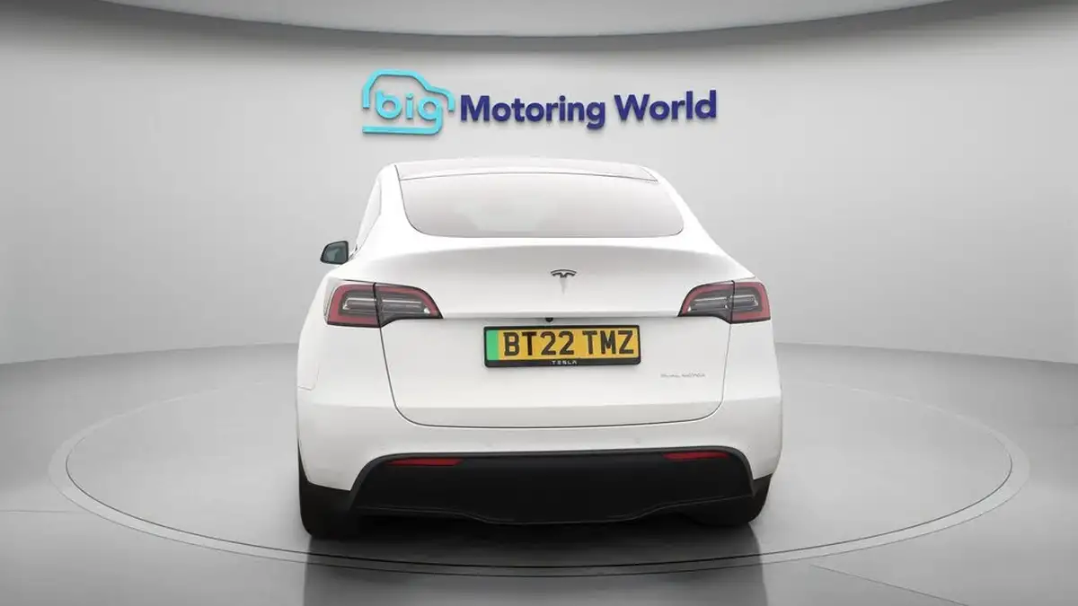 2022-tesla-model-y-e-long-range-big-6