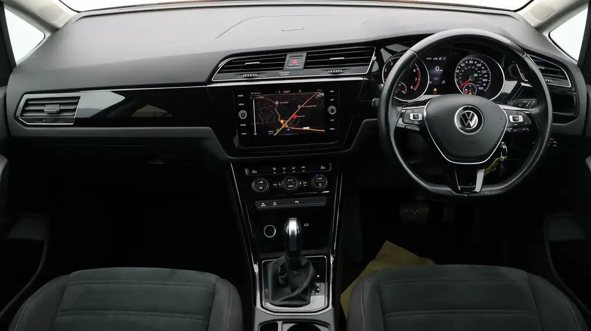2021-volkswagen-touran-15-tsi-sel-dsg-big-12