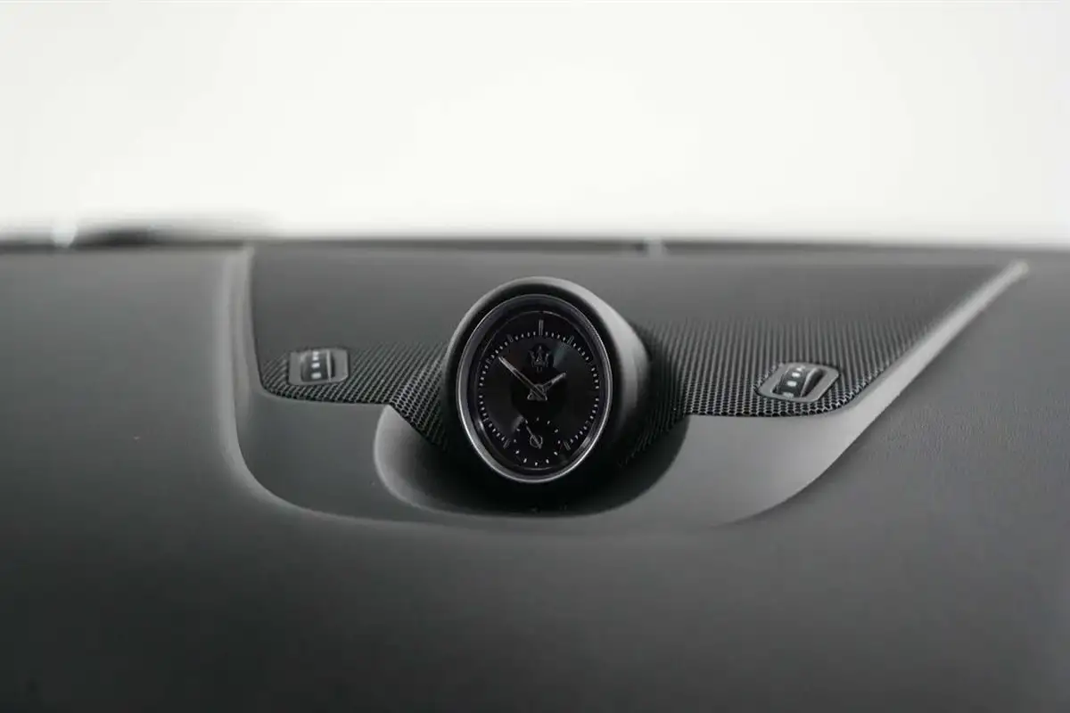 2021-maserati-levante-38-trofeo-big-45