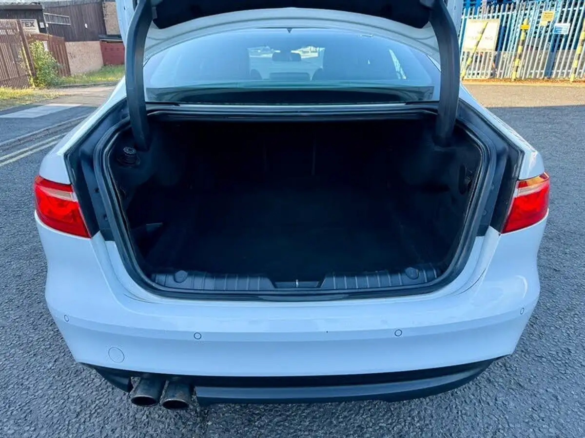 2016-jaguar-xf-20td-r-sport-180ps-auto-big-19