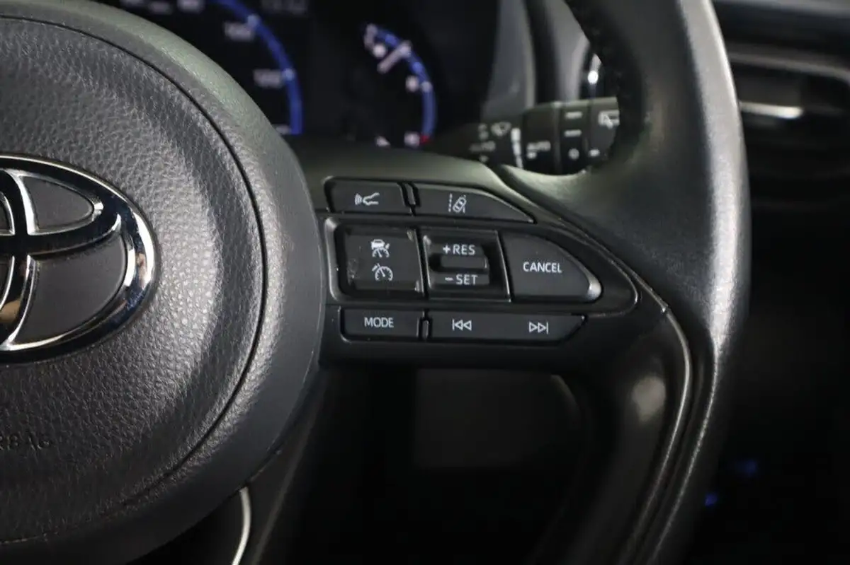 2022-toyota-yaris-15-vvt-i-design-panoramic-roof-big-17
