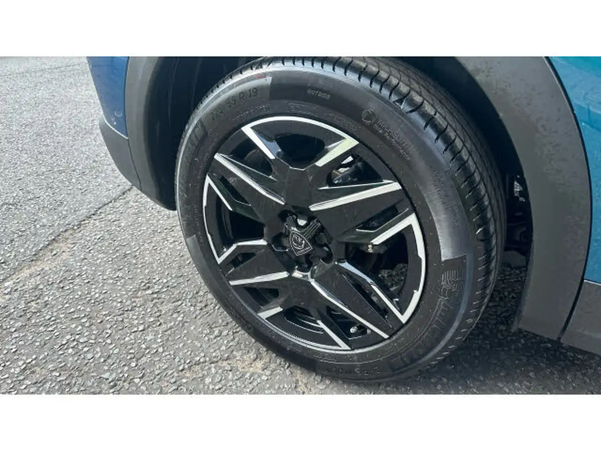 2025-peugeot-3008-suv-12-puretech-allure-136ps-hybrid-e-dsc6-big-23