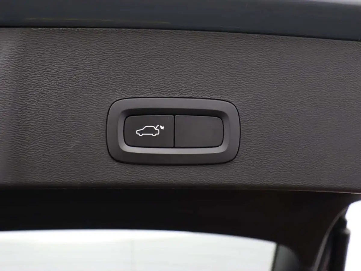 2020-volvo-xc40-15-t3-r-design-geartronic-big-18