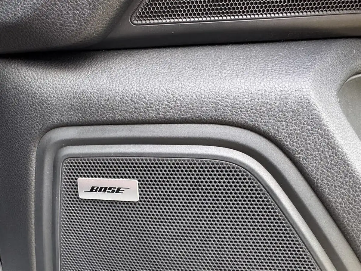 2021-porsche-macan-29-turbo-big-21