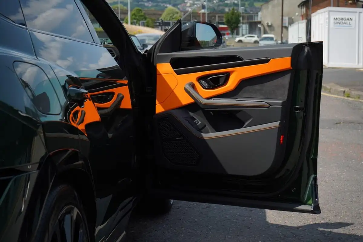 2024-lamborghini-urus-40-no-trim-big-27