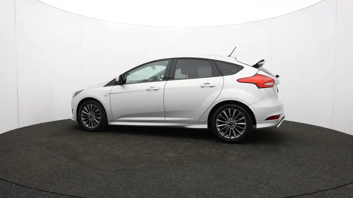 2018-ford-focus-10t-st-line-140ps-hatchback-big-74