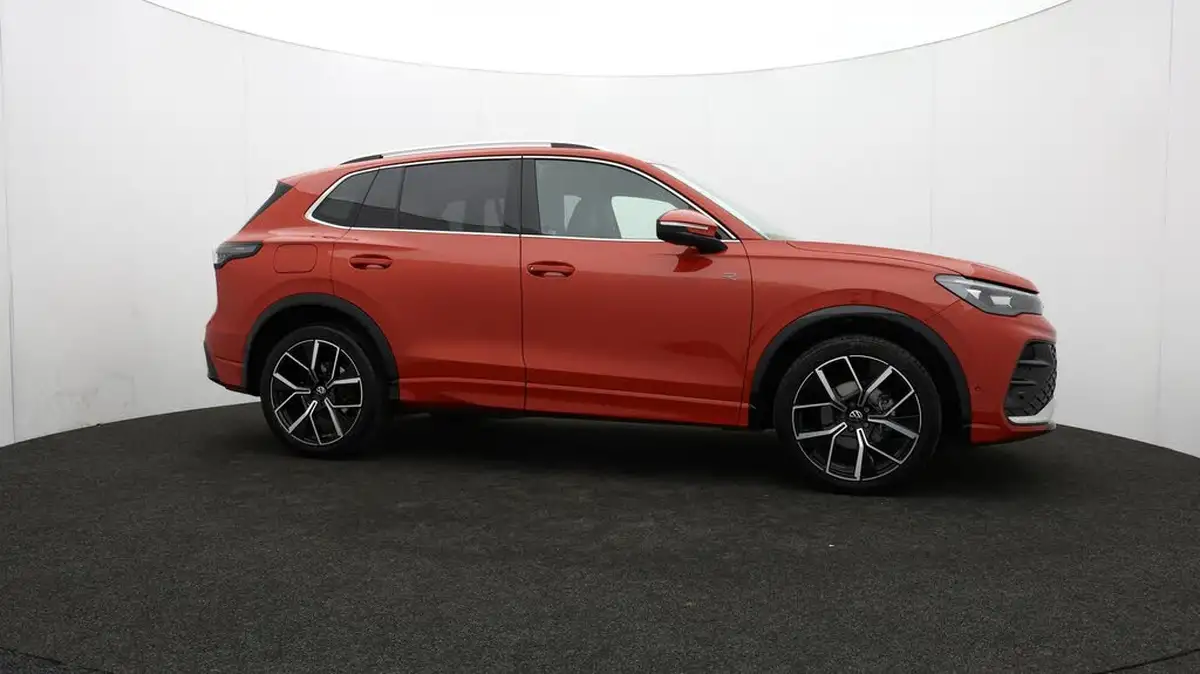 2024-volkswagen-tiguan-15-etsi-r-line-big-47