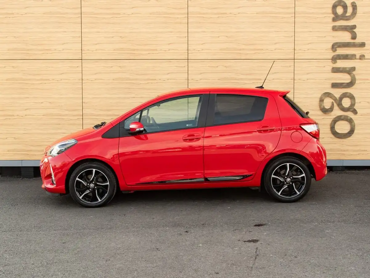 2017-toyota-yaris-15-vvt-i-design-panoramic-roof-1497cc-big-12