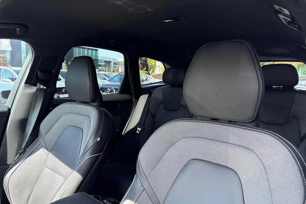 2025-volvo-xc60-20-b5-plus-black-edition-big-27