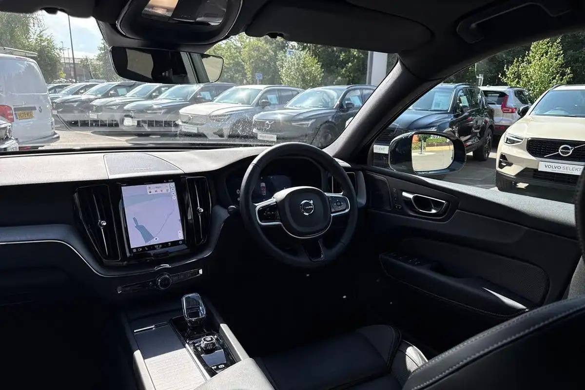2025-volvo-xc60-20-b5-plus-black-edition-big-31