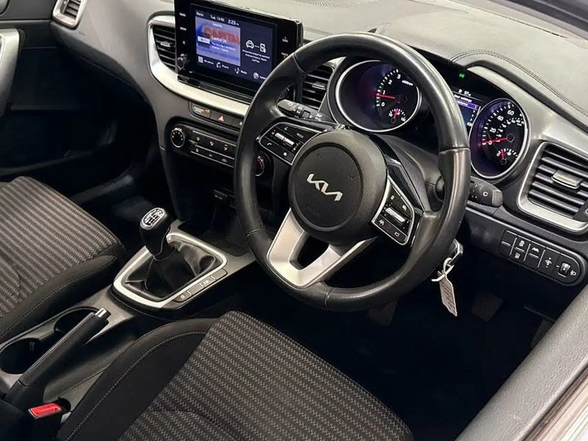 2023-kia-ceed-15-t-gdi-2-158bhp-non-adap-hatchback-big-2