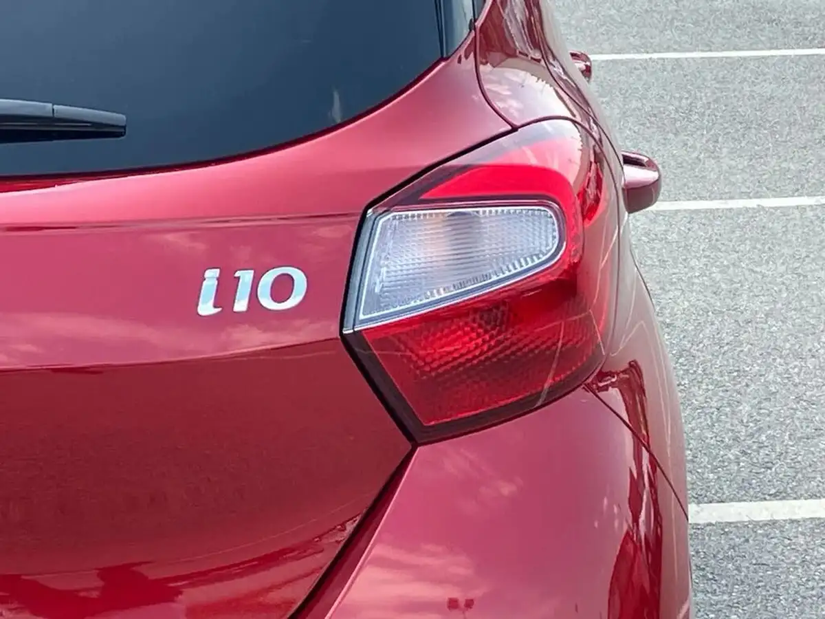 2022-hyundai-i10-10-premium-big-28