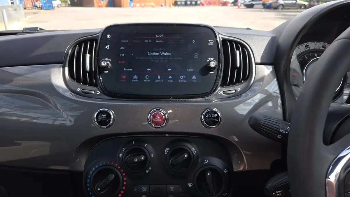 2023-fiat-500-10-dolcevita-big-18