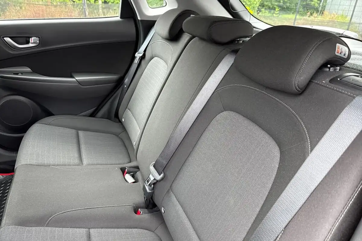 2022-hyundai-kona-16-gdi-se-connect-big-18