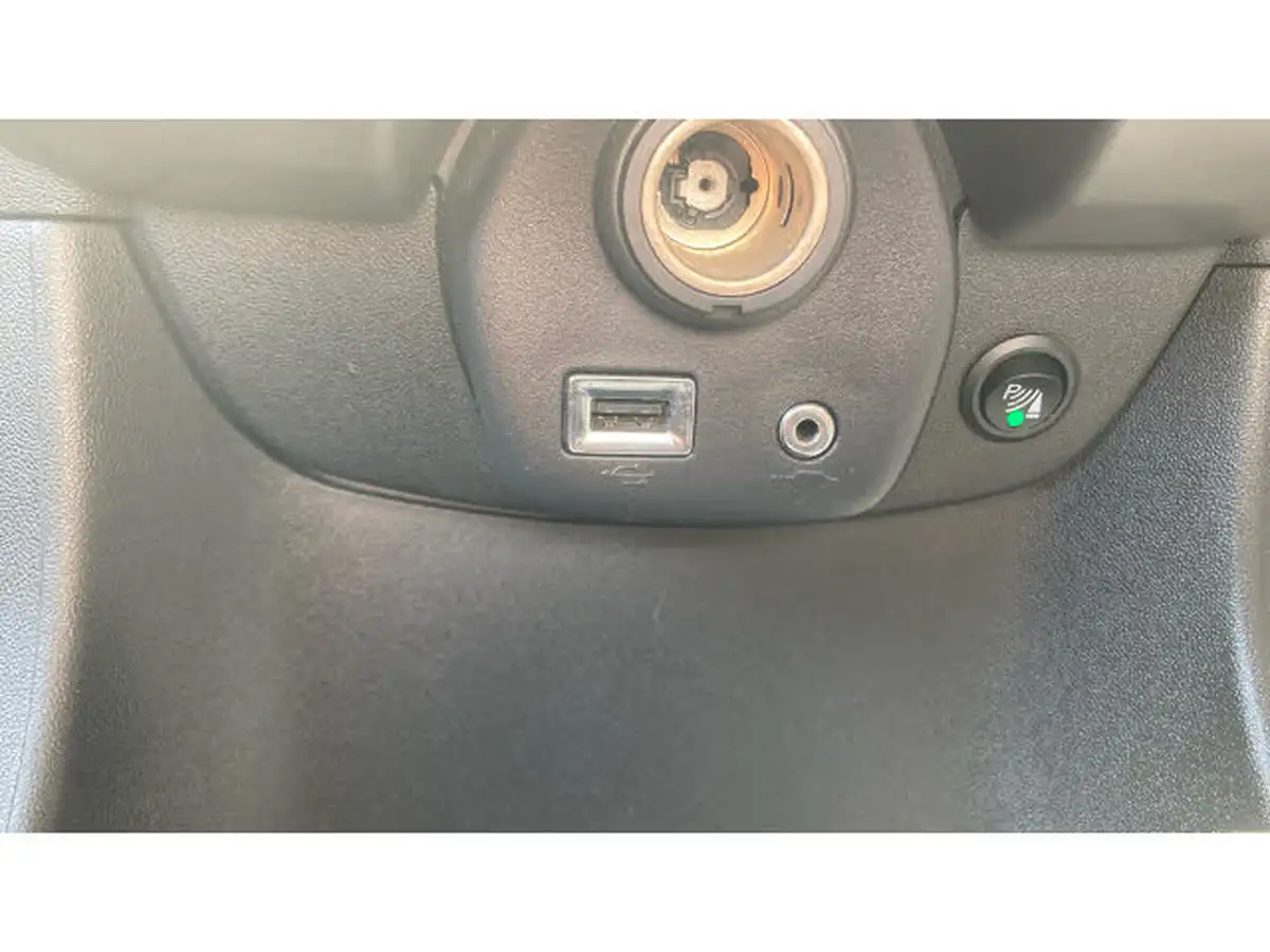 2017-citroen-c1-10-vti-feel-3d-big-44