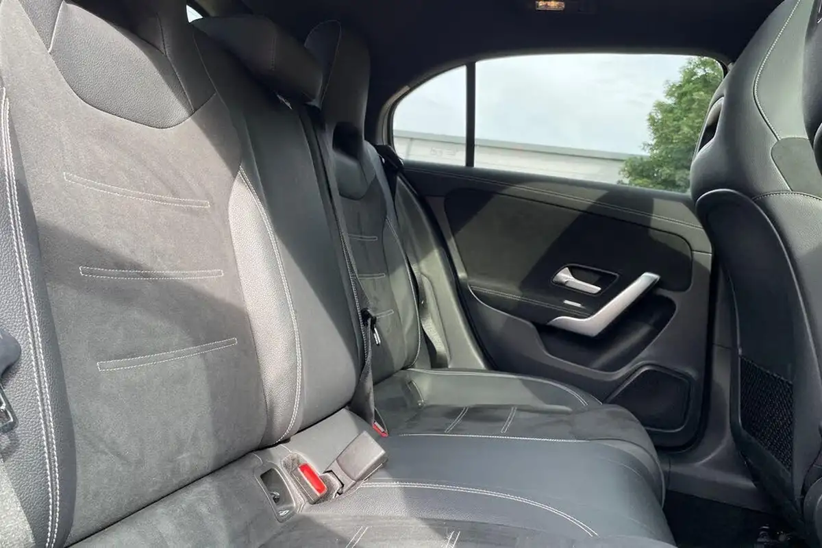 2021-mercedes-benz-a-class-13-a200-exclusive-edition-7g-dct-big-23