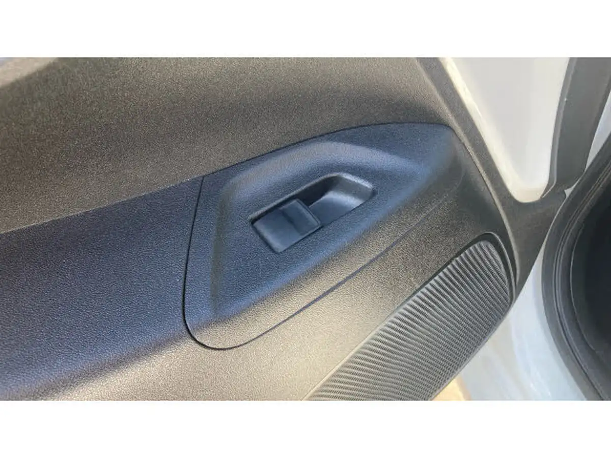 2017-citroen-c1-10-vti-feel-3d-big-20