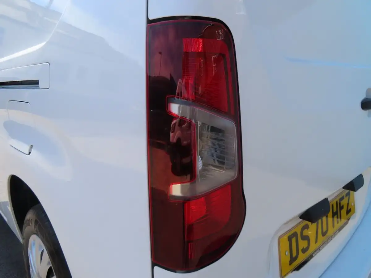 2020-vauxhall-combo-15cdti-sportive-2300-100pseu6d-t-l2h1-crewcab-big-23
