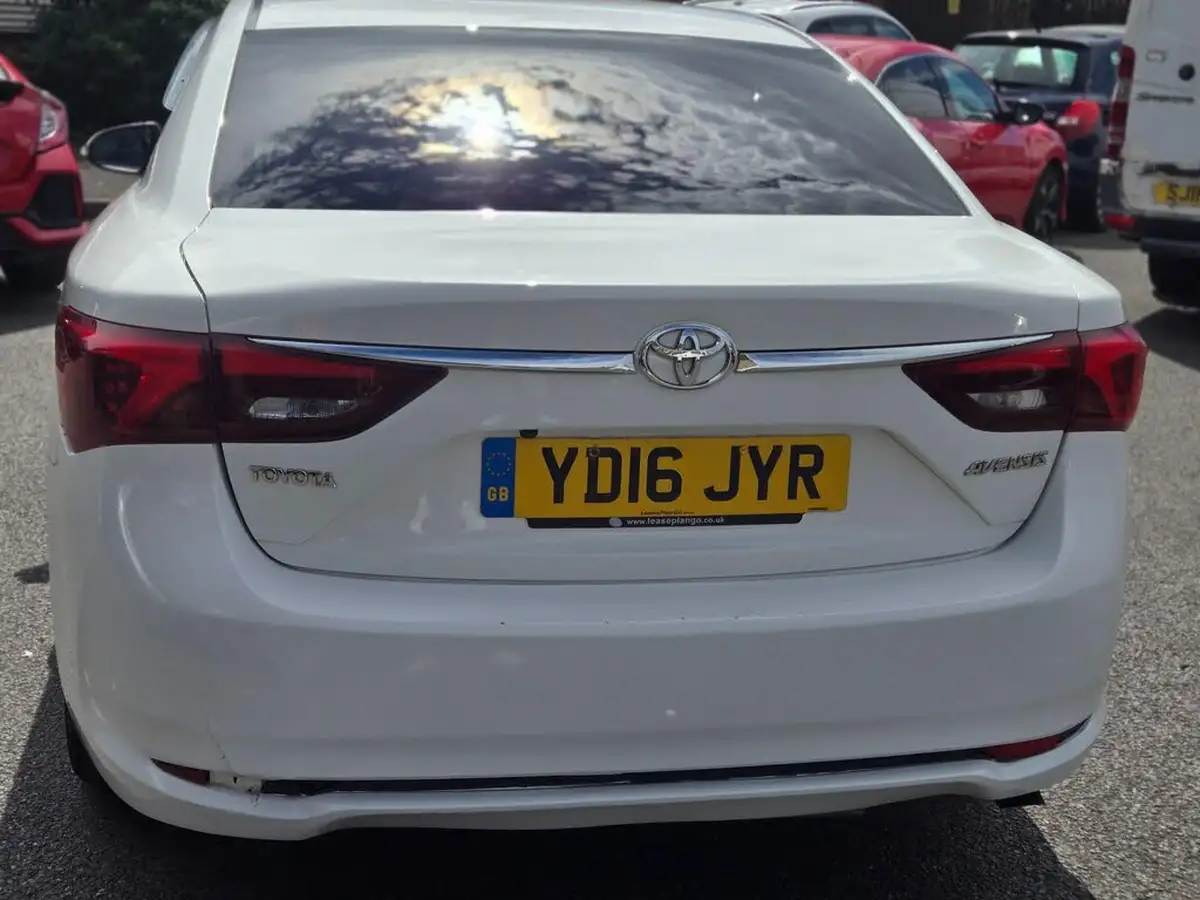 2016-toyota-avensis-20d-4d-excel-saloon-4d-big-7