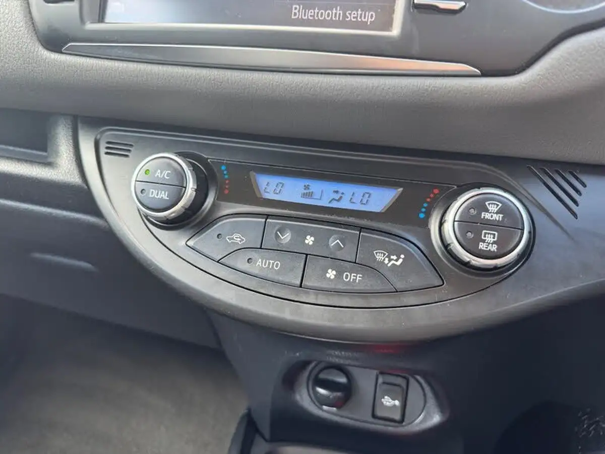 2018-toyota-yaris-15-vvt-i-icon-navi-hybrid-big-28