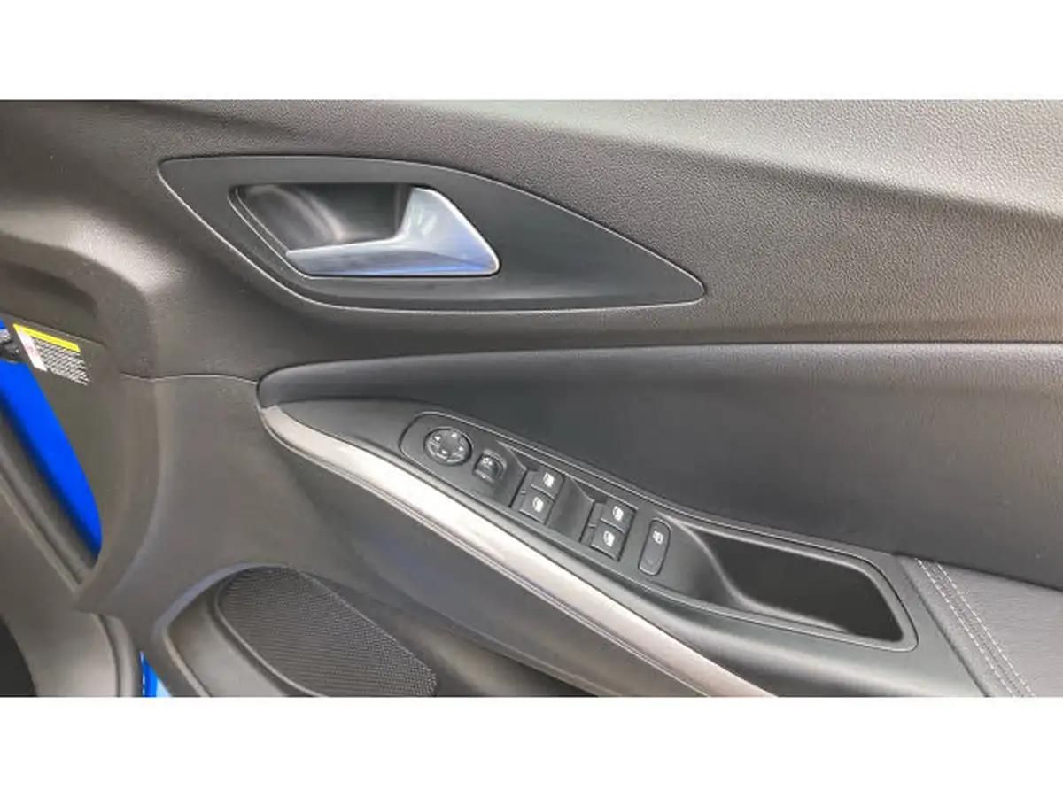 2022-vauxhall-grandland-12-design-big-27