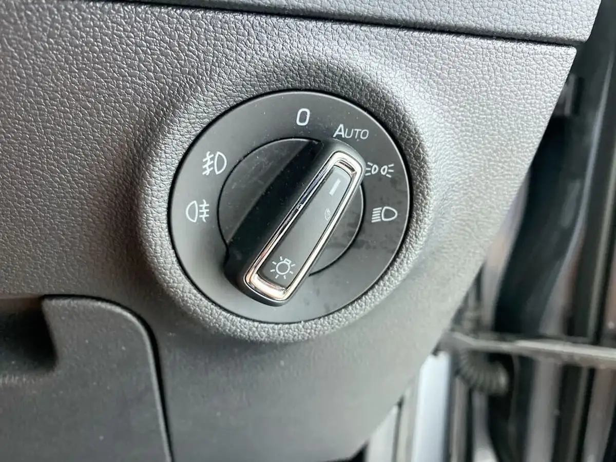 2023-skoda-karoq-15-tsi-se-l-big-31