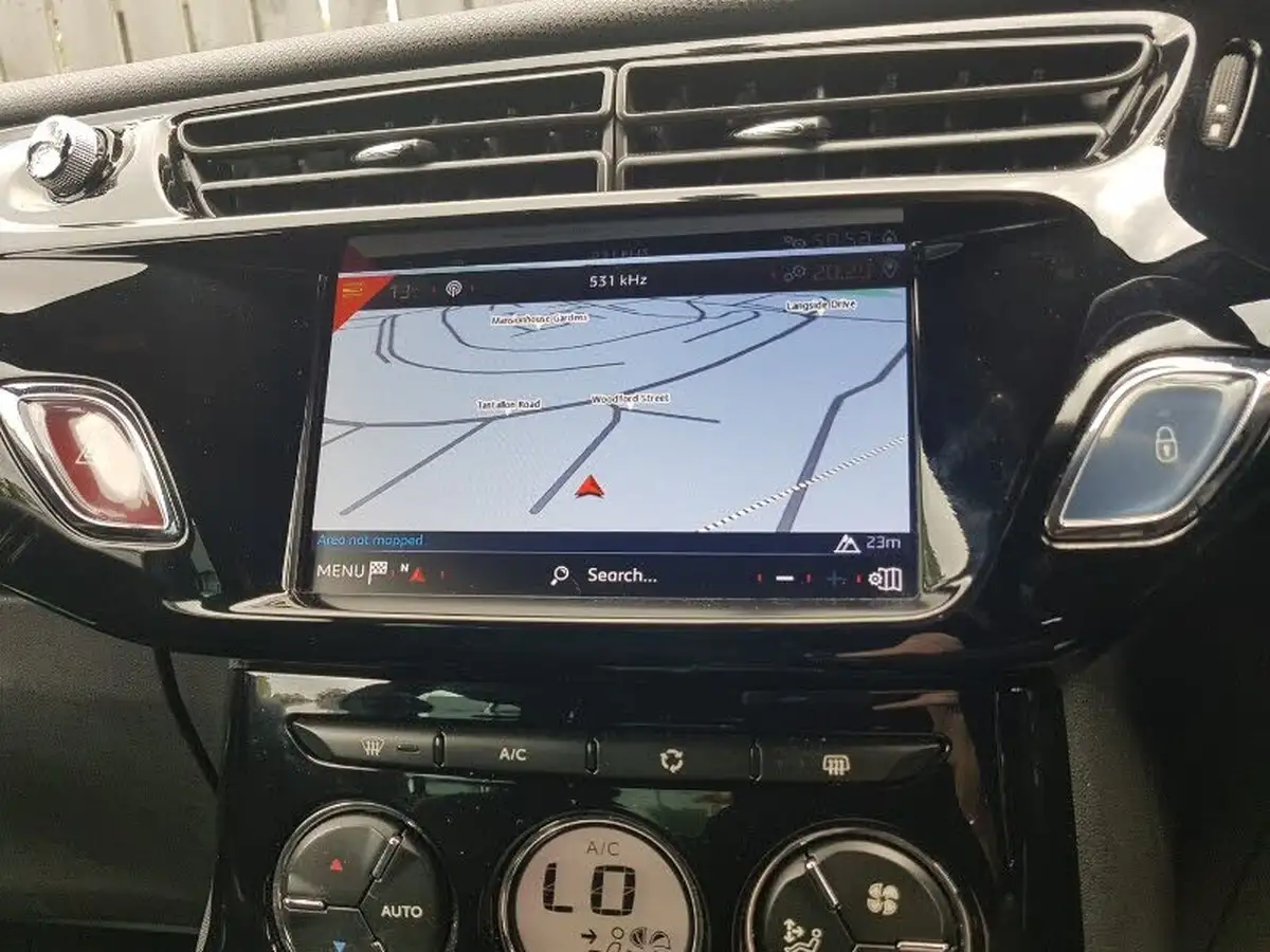 2018-ds-ds-3-12-puretech-connected-chic-110ps-ss-eat6-big-15