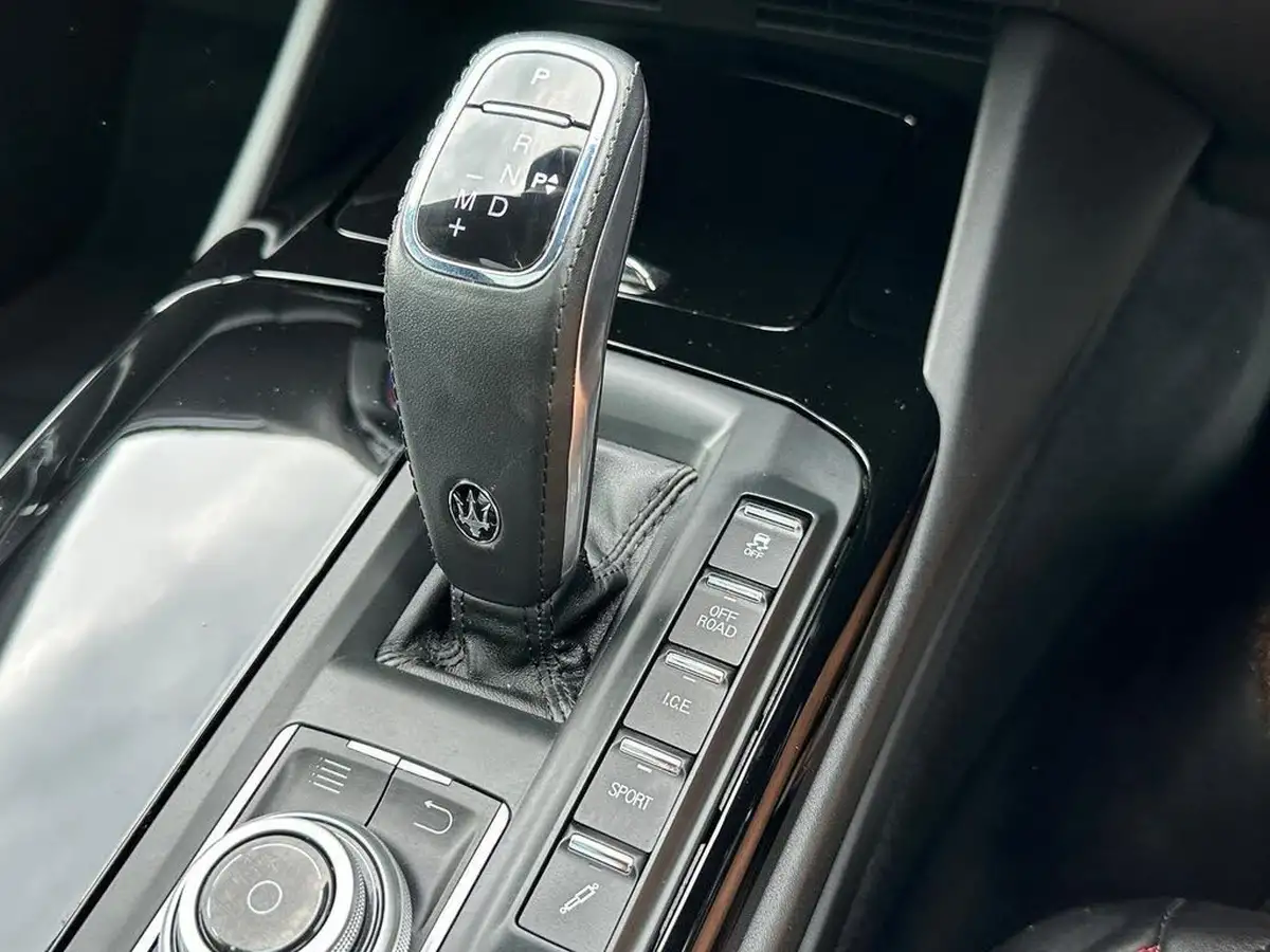 2019-maserati-levante-30-gransport-nerissimo-pack-ss-big-19