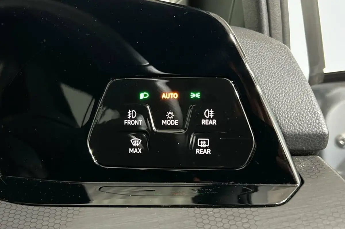 2021-volkswagen-golf-20tdi-gtd-big-36