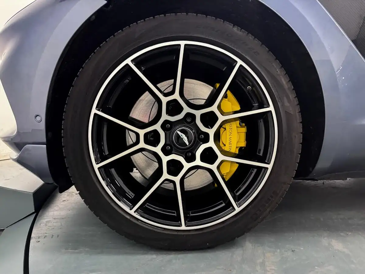 2021-aston-martin-dbx-40-v8-big-64
