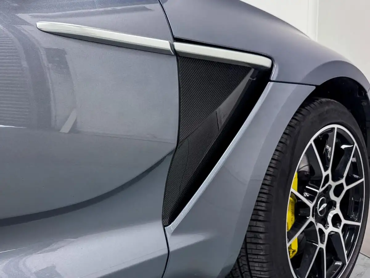 2021-aston-martin-dbx-40-v8-big-12