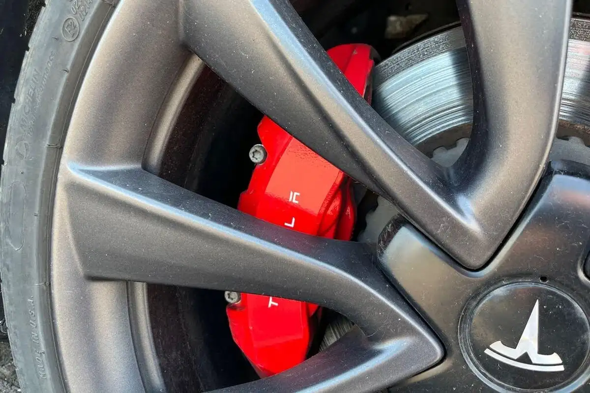 2020-tesla-model-3-e-performance-big-15