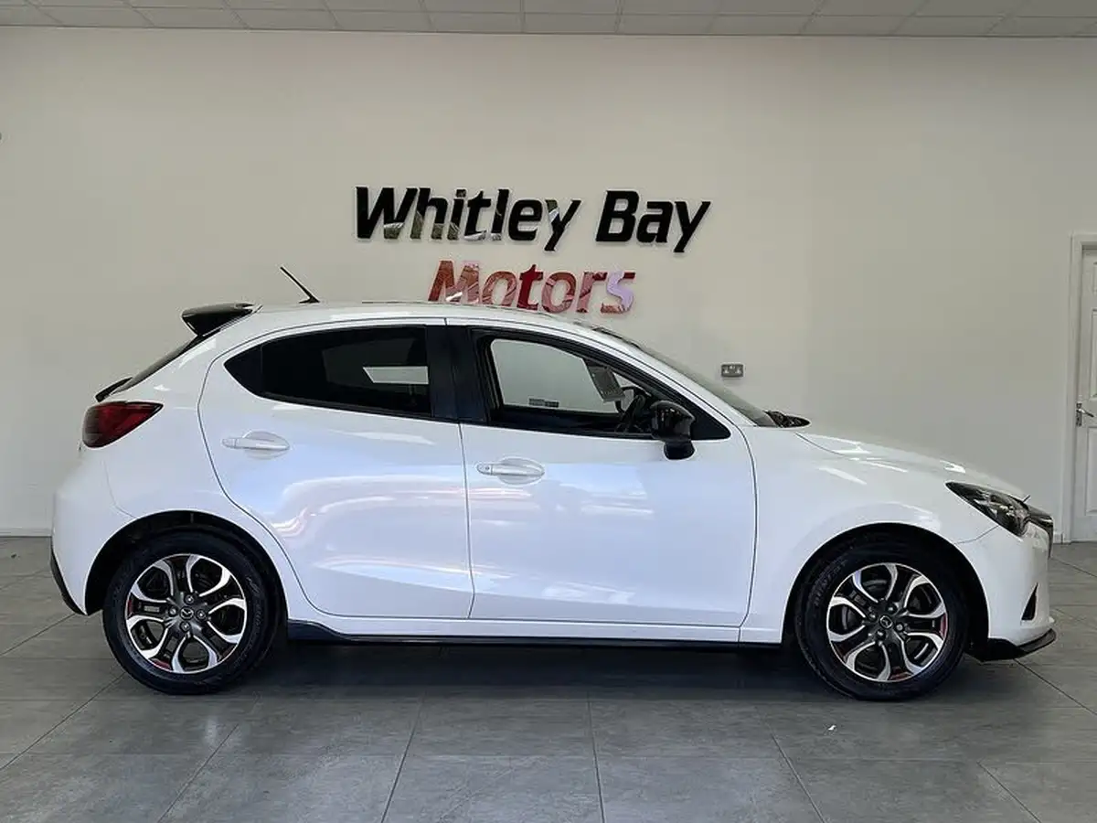 2016-mazda-mazda2-15-sport-black-big-1