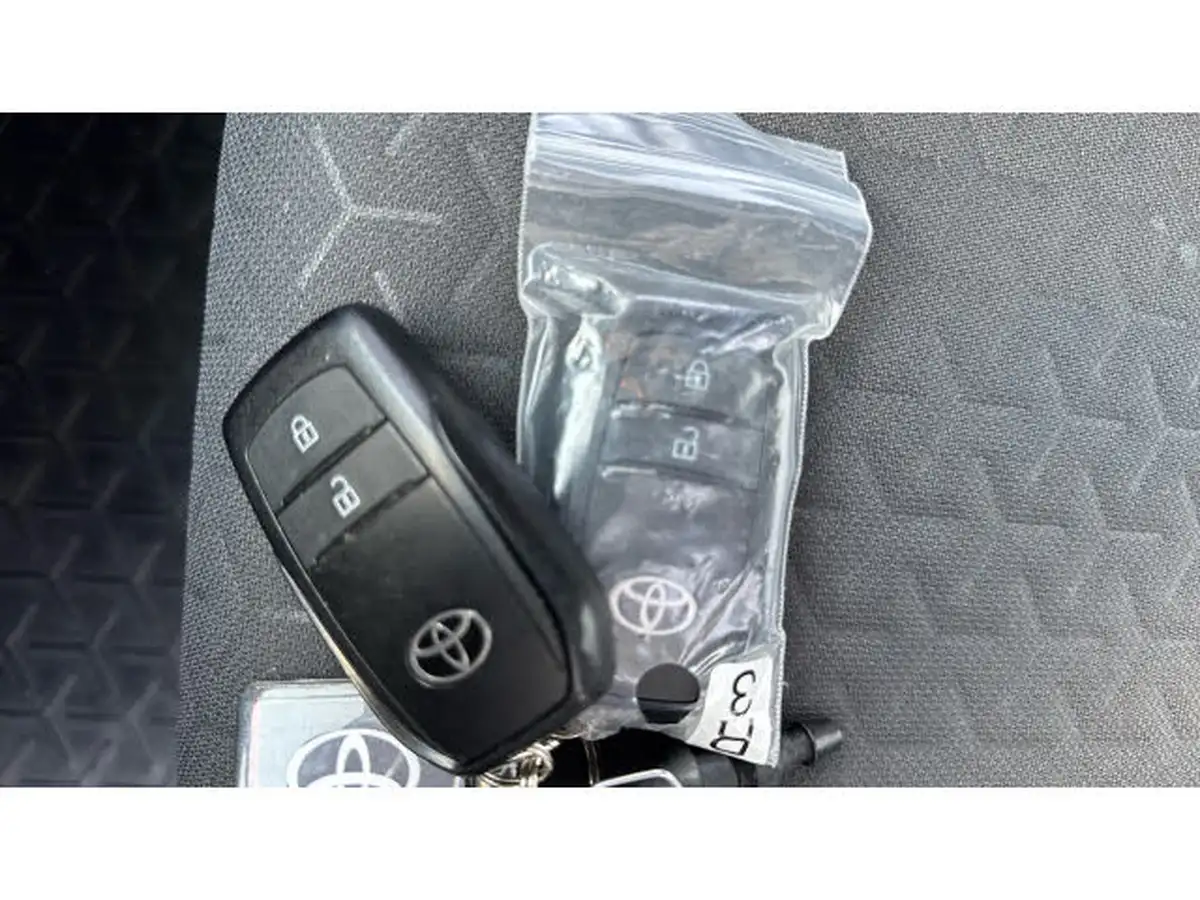 2023-toyota-yaris-cross-15-vvt-i-design-big-19