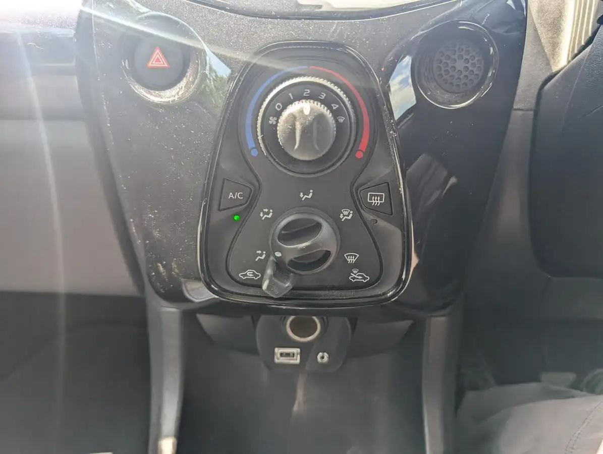 2017-toyota-aygo-10-vvt-i-x-pression-tss-5d-x-shift-big-21