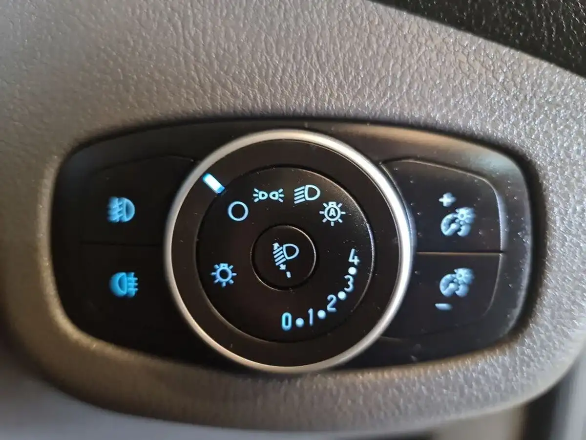 2020-ford-transit-connect-15-ecoblue-l1-200-limited-big-28