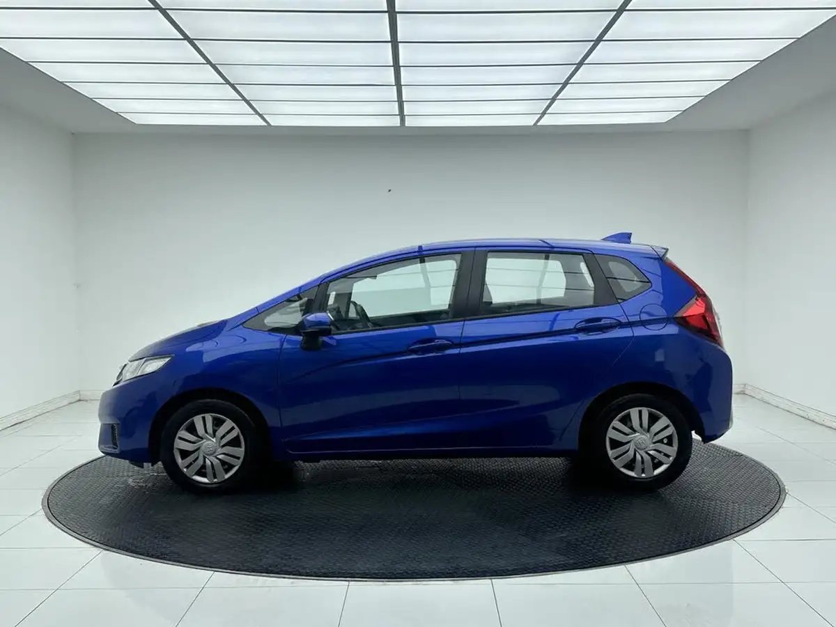 2015-honda-jazz-13-i-vtec-s-big-11