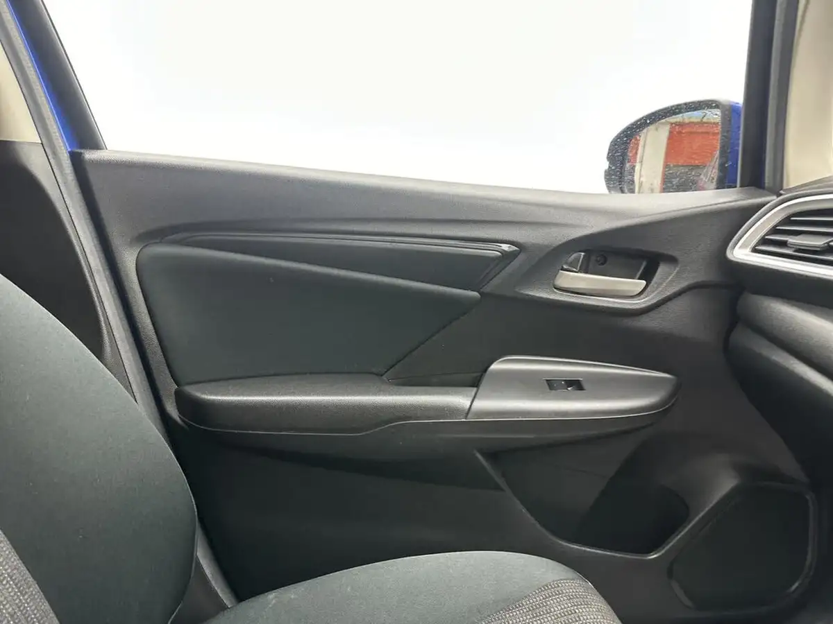 2015-honda-jazz-13-i-vtec-s-big-35