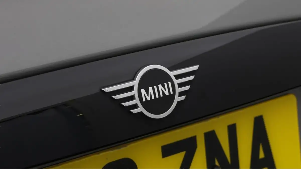 2020-mini-cooper-15-cooper-classic-nav-hatchback-3d-big-20