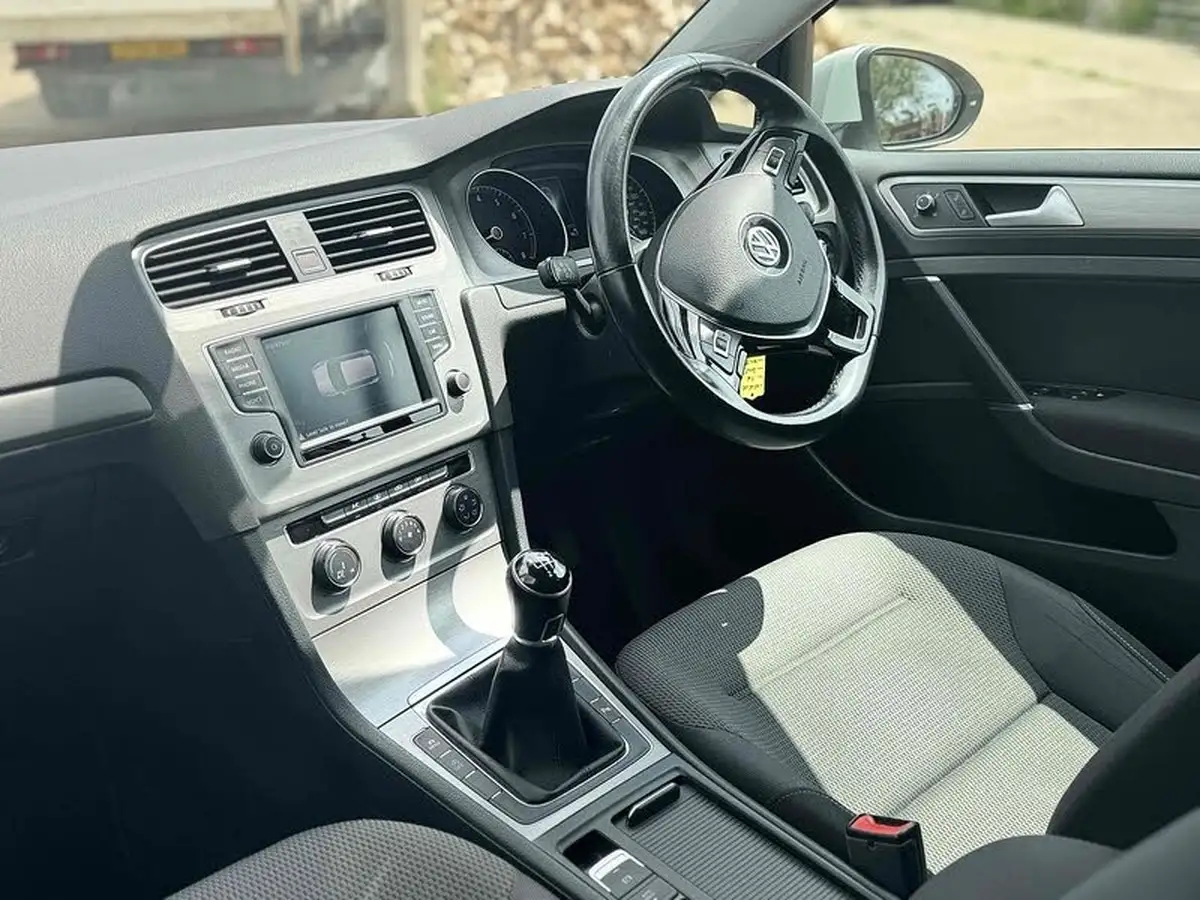 2015-volkswagen-golf-14-match-5d-big-15