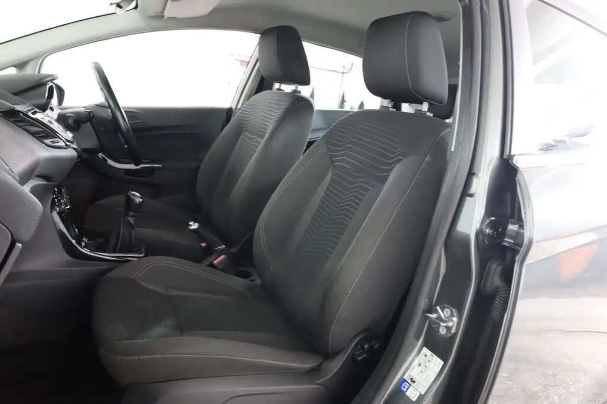 2016-ford-fiesta-125-zetec-5d-big-35
