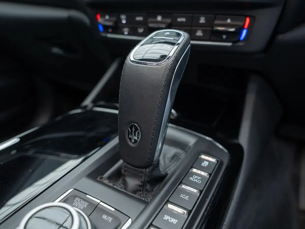 2022-maserati-levante-20-gt-big-35