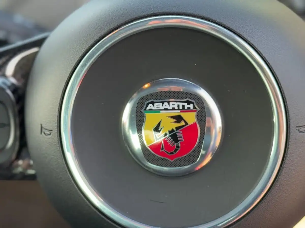 2017-abarth-595-14-tjet-competizione-big-25
