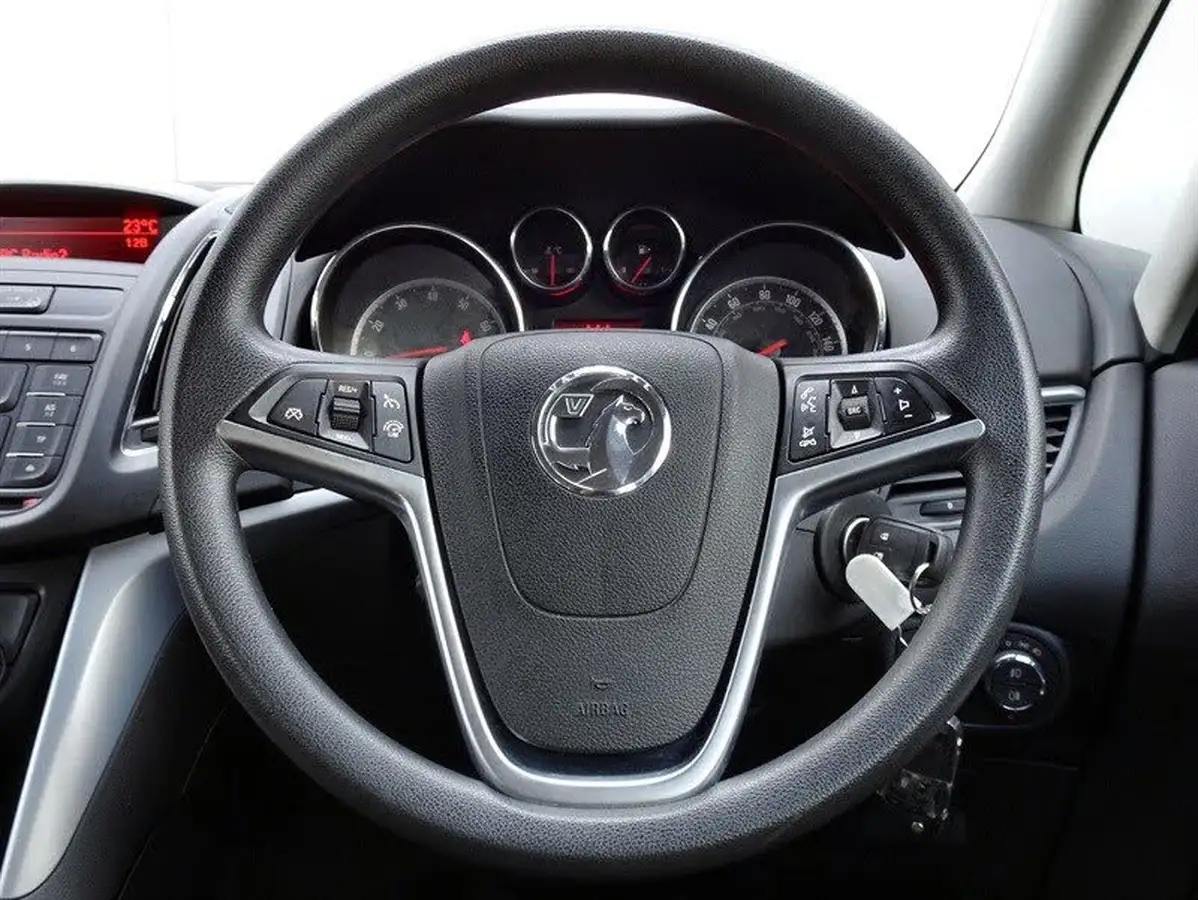 2014-vauxhall-zafira-tourer-14-exclusiv-big-15